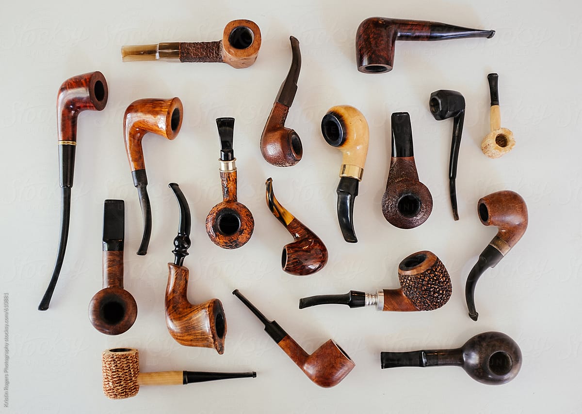 Collection of many tobacco pipes