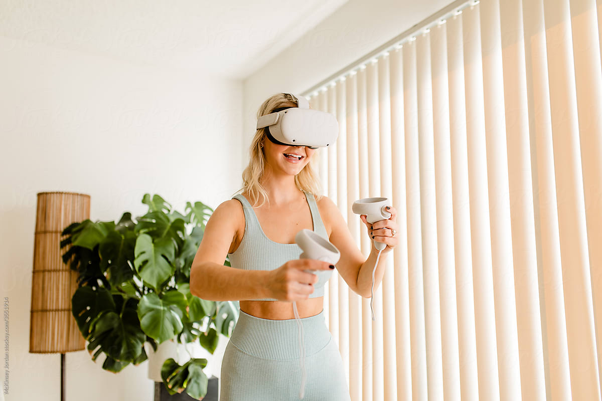 Fit Woman Exercises Using Virtual Reality