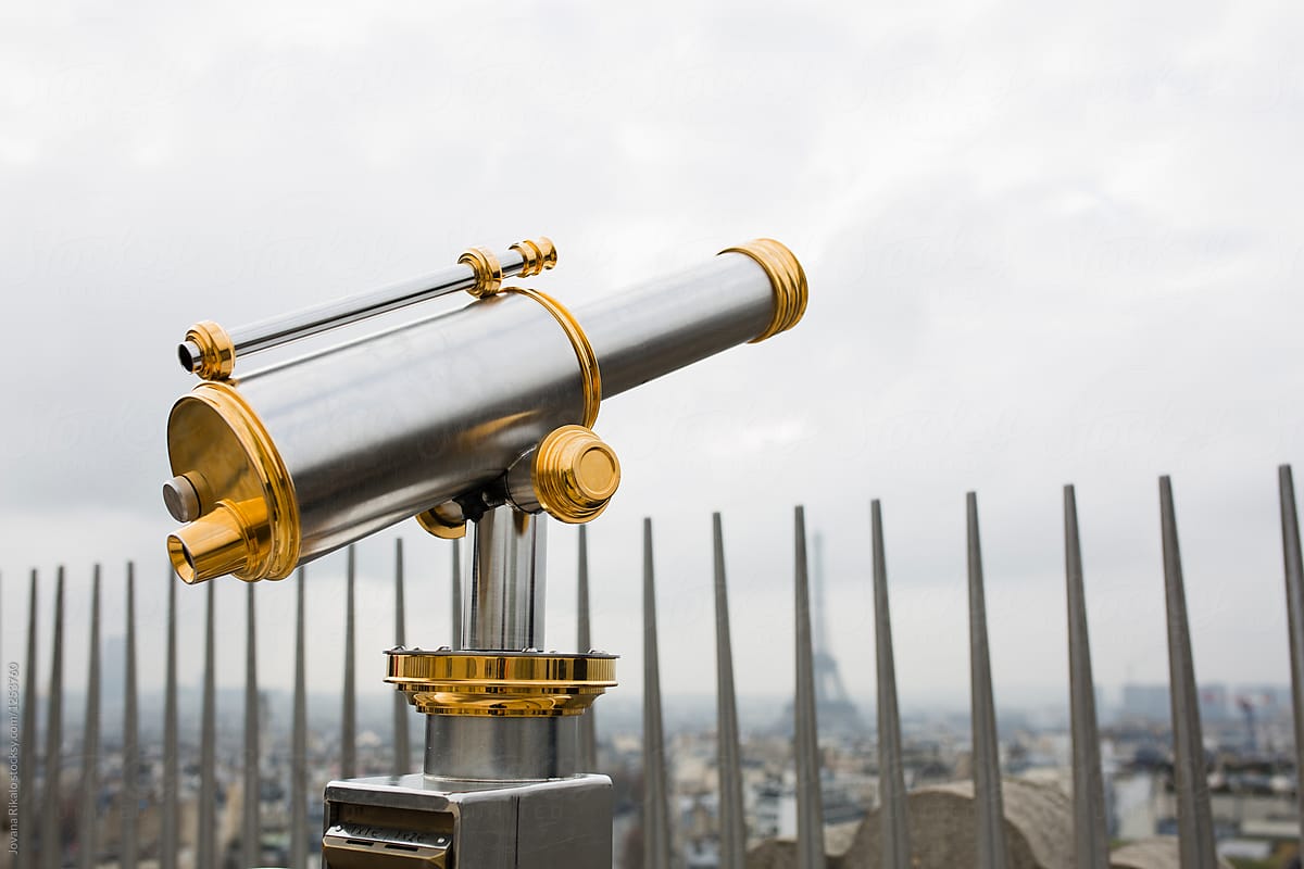 Monocular telescope at Arc de Triomphe
