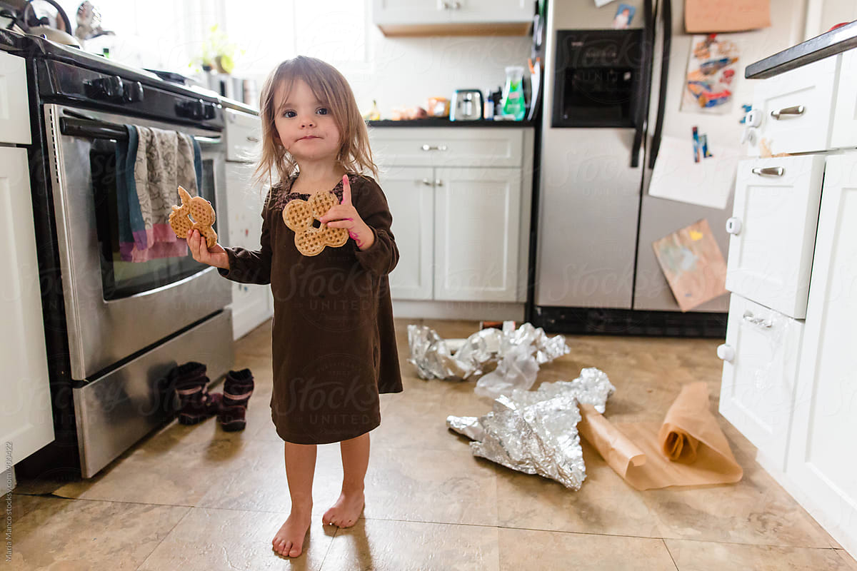 Little girl makes a mess in the kitchen while mom wasn\'t paying attention