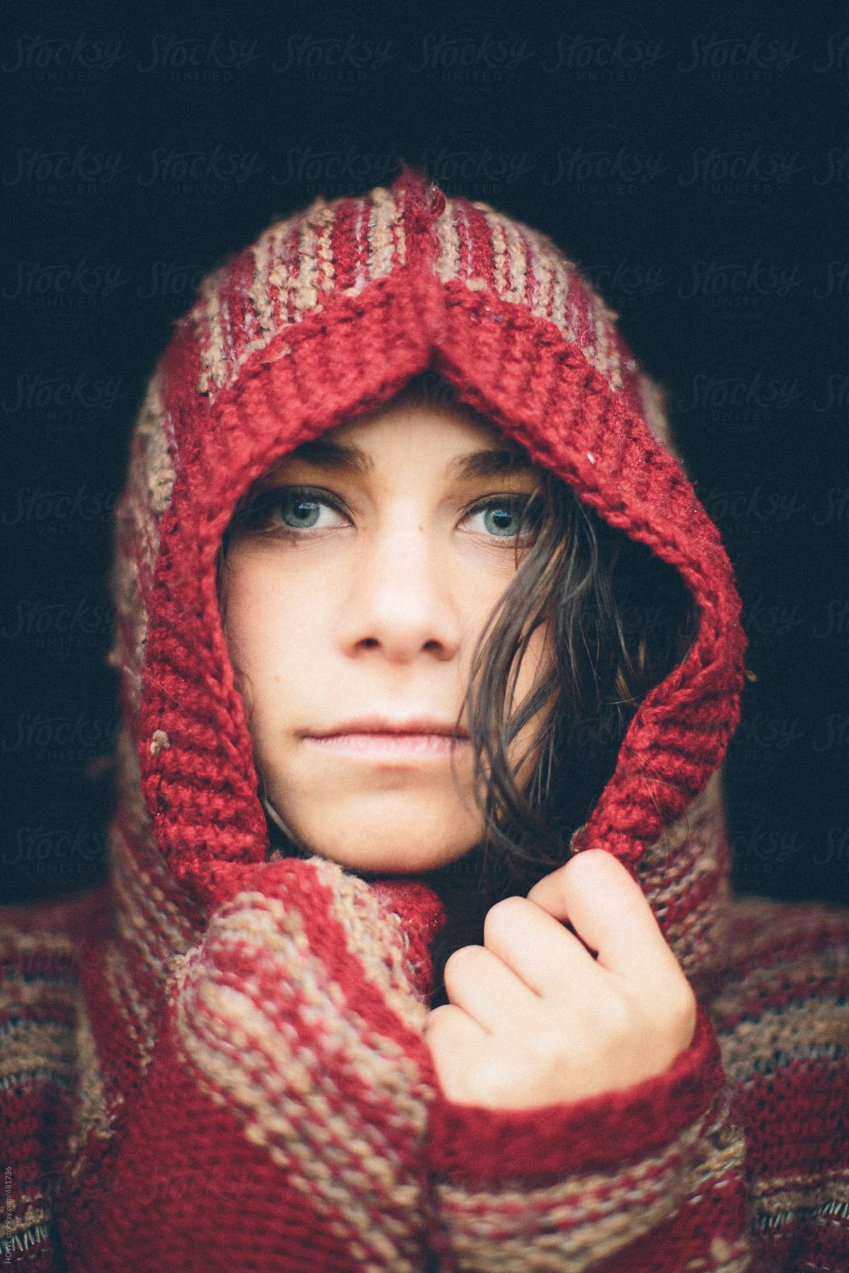 «Portrait Of A Woman In Hooded Sweater» del colaborador de Stocksy ...