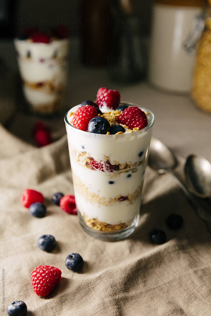 Healthy breakfast of granola, yogurt and fruit