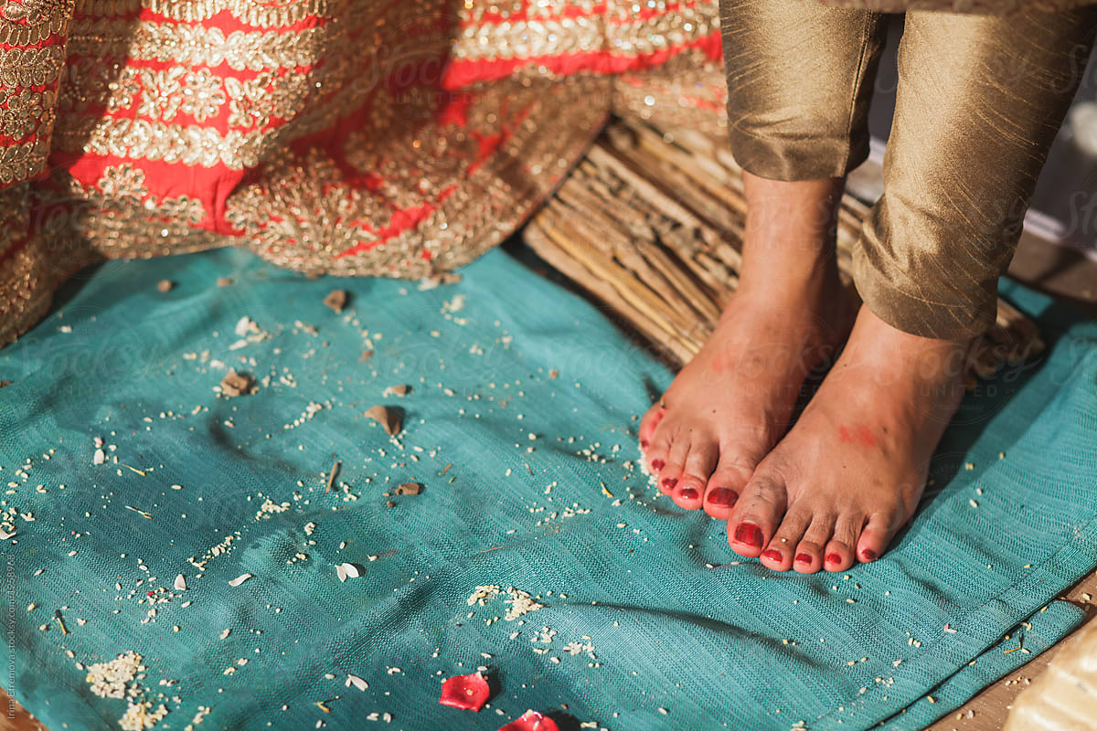 Indian groom\'s feet on the turquoise rag