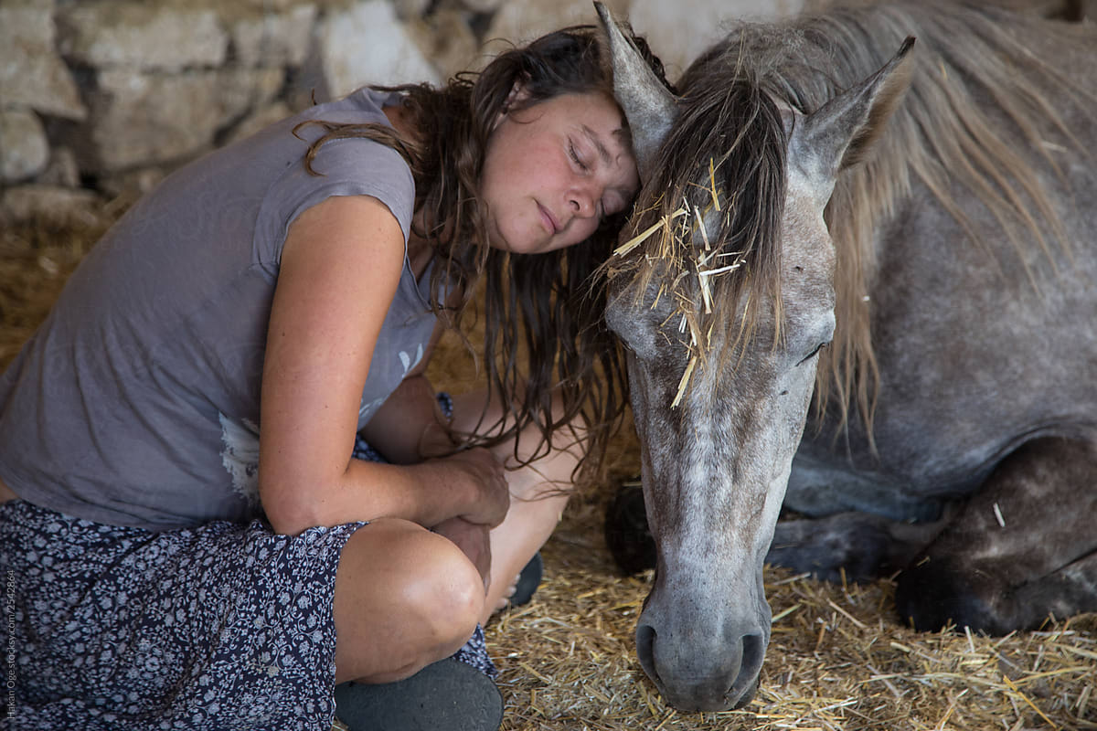 woman and horse bond