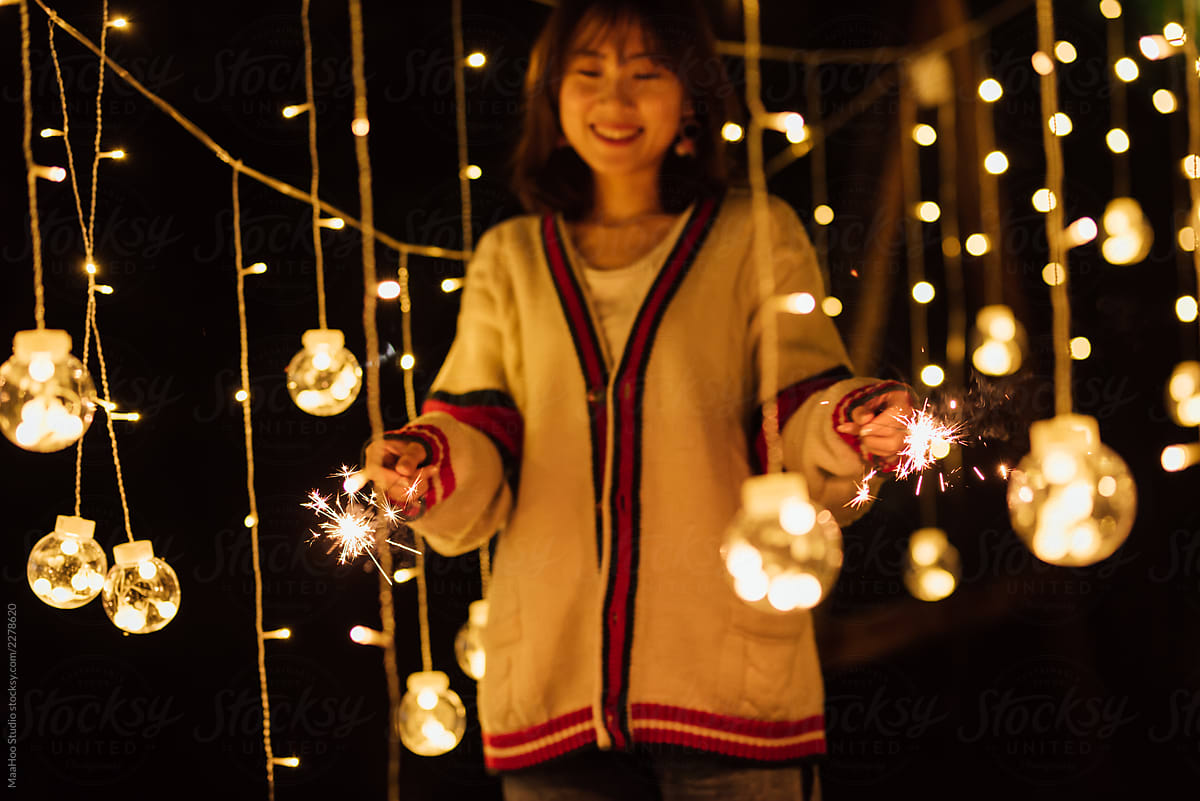 Young girl playing on new year\'s eve