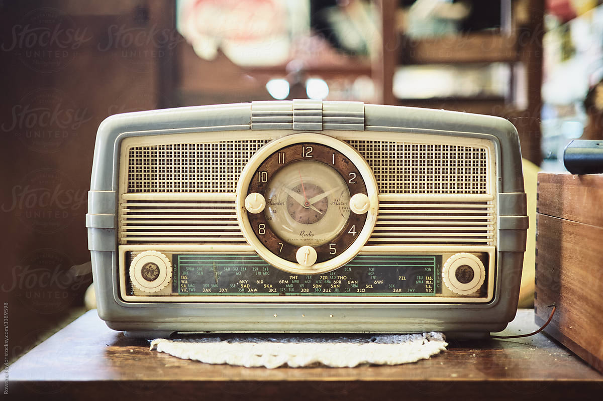 Vintage bakelite radio