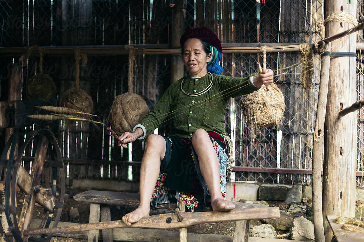 Vietnamese weaver working with hemp in the countryside