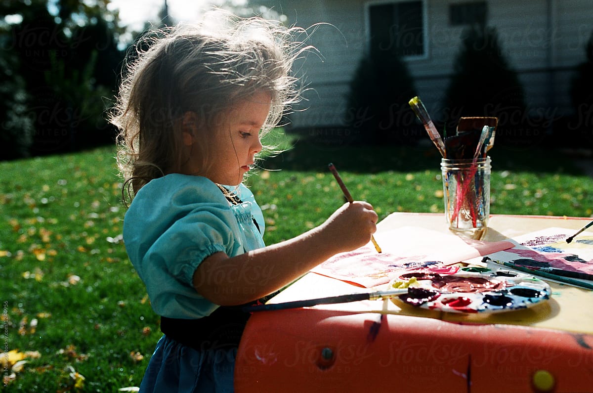 kids painting outside