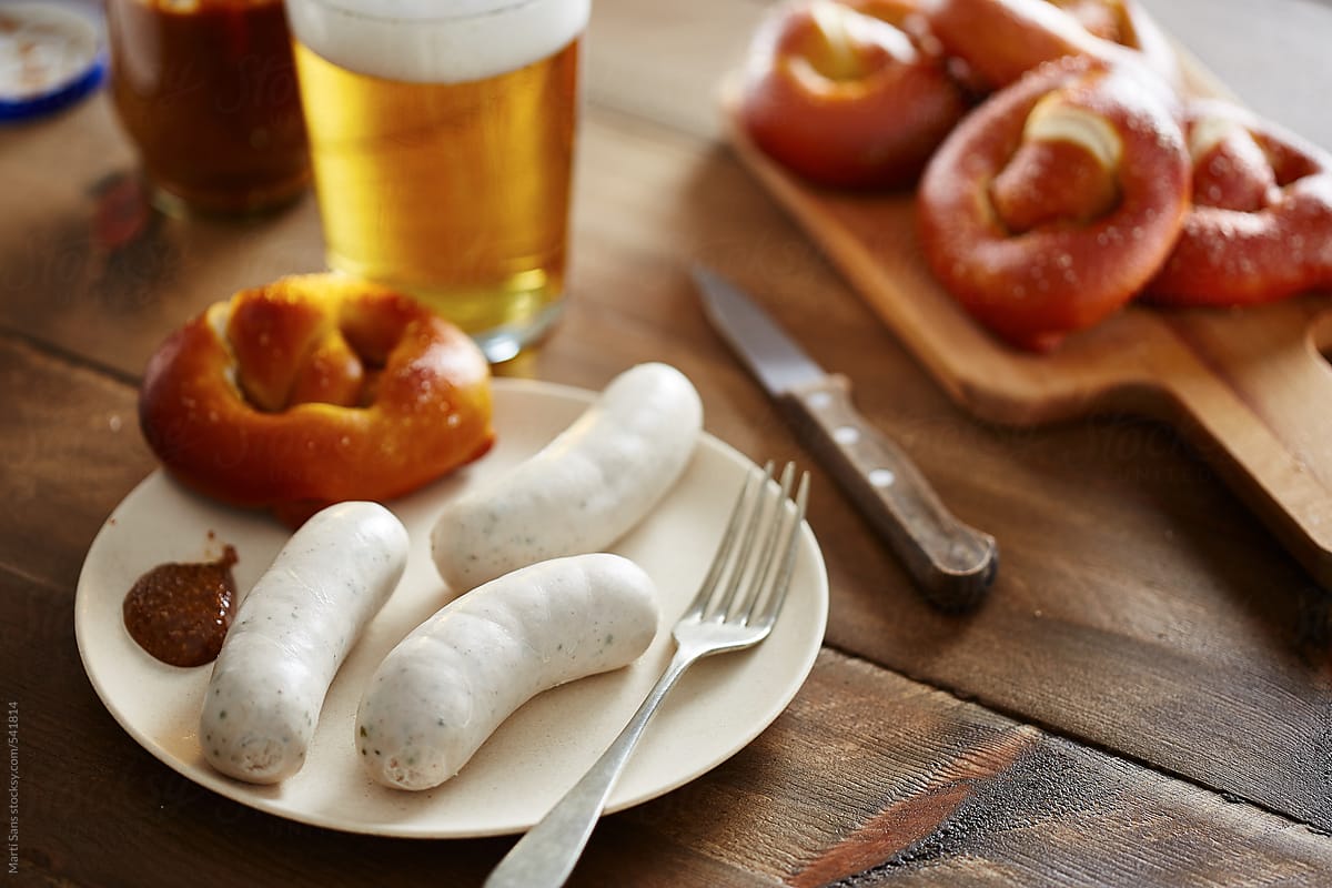 Weissburst with pretzels in a white dish