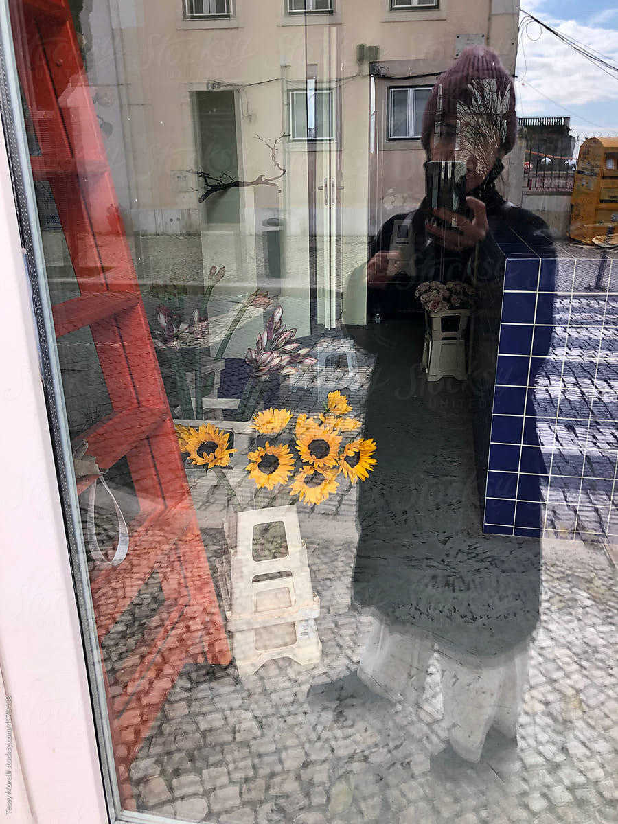 Small business UGC selfie in the window with sunflowers