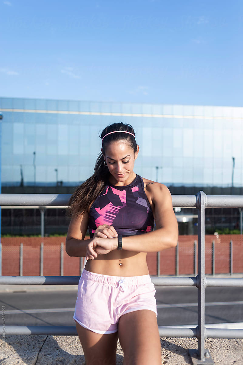 Sportswoman checking her pulse on smartwatch.