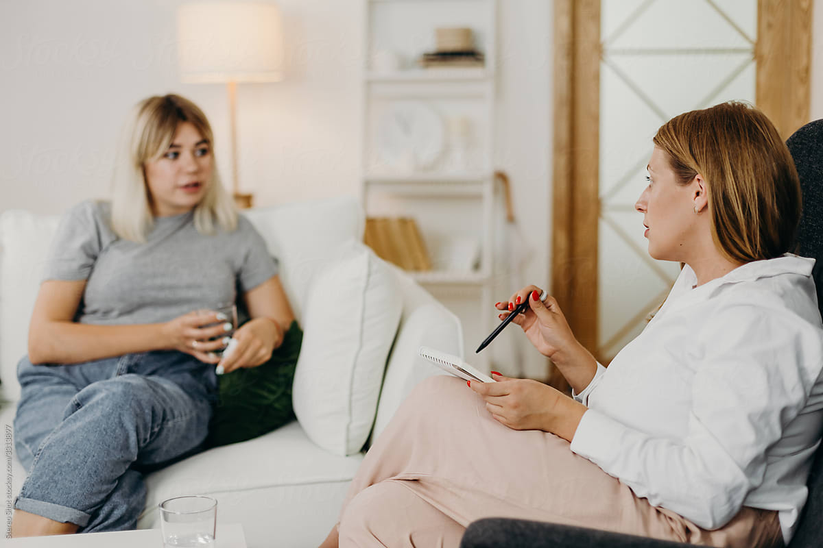 Psychotherapist giving advice to client