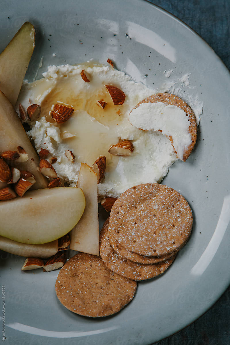 Crackers, pears, almonds and labneh