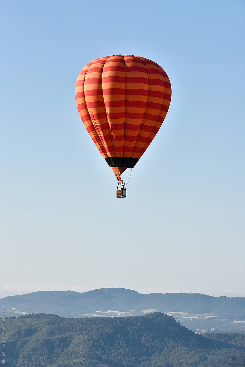 air balloon flying