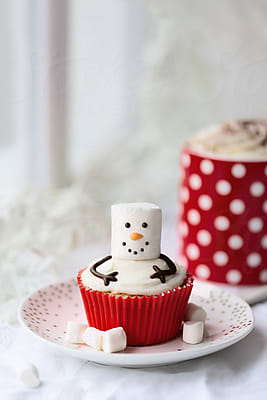 Melting Snowman Cupcakes • Sarahs Bake Studio