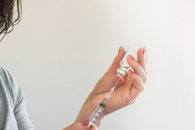 Preparing a syringe for self-injection