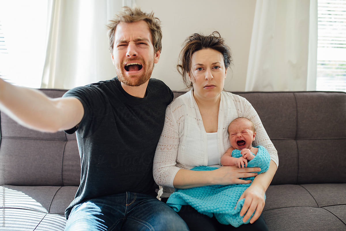 Stressed And Tired New Parents With Screaming Newborn Baby by Rob And Julia  Campbell άβολες ερωτήσεις