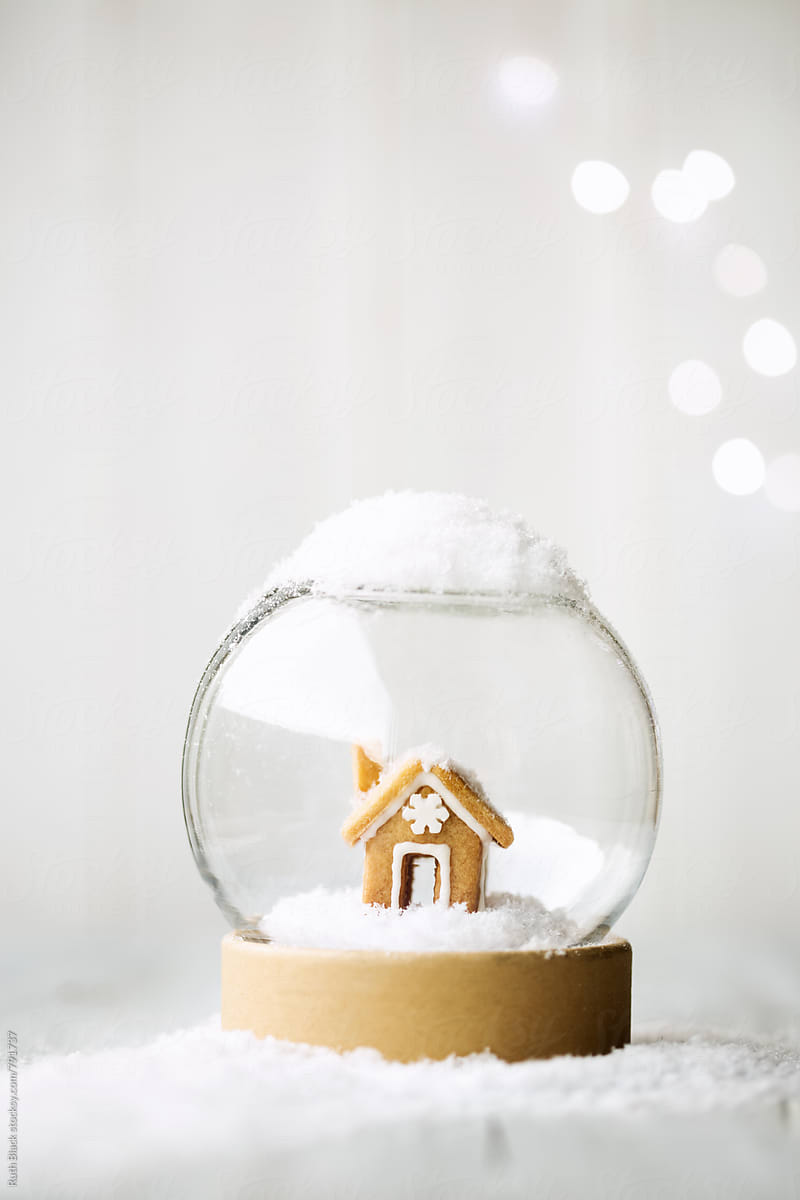 Gingerbread house snow globe