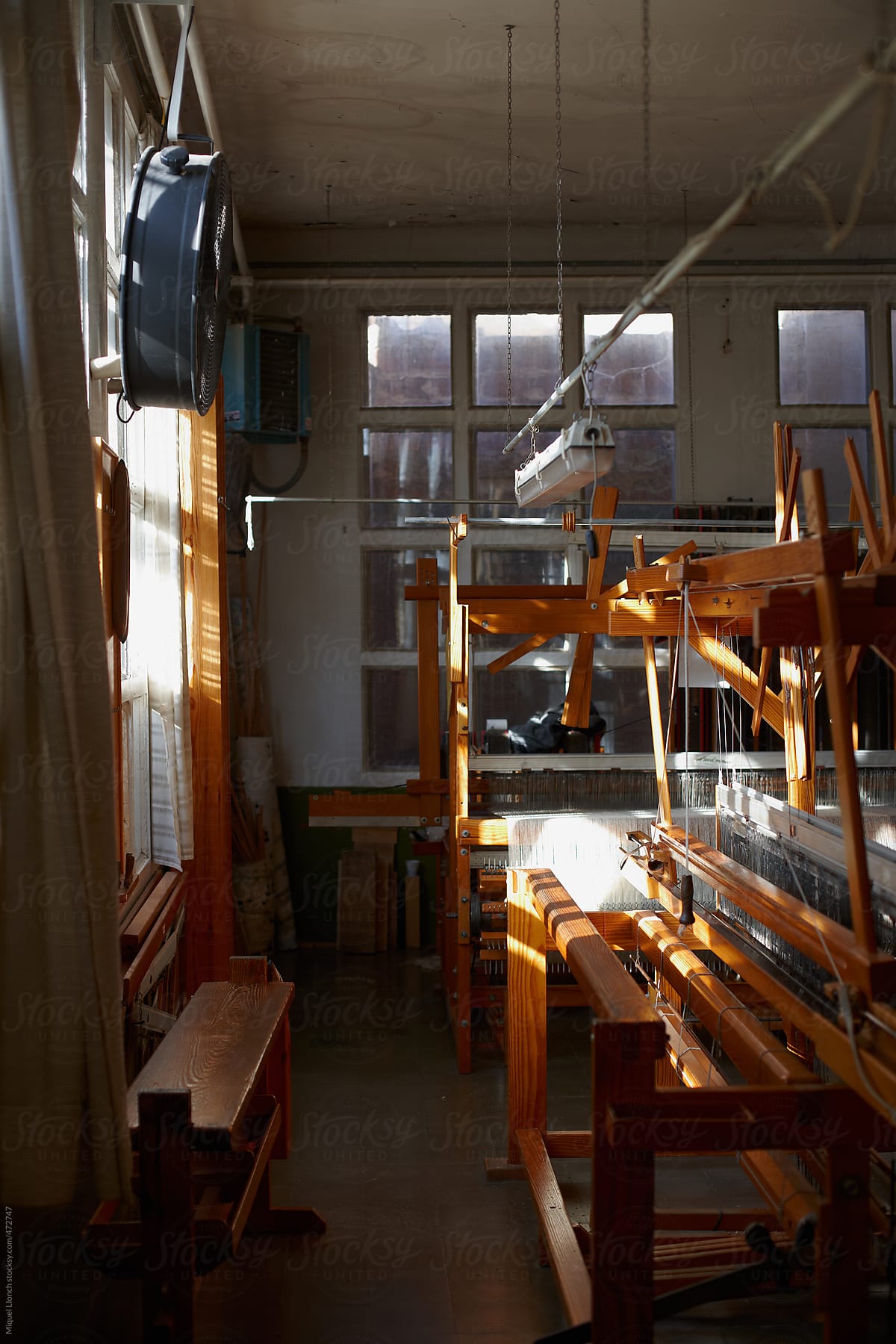 Artisanal textile workshop with manual looms