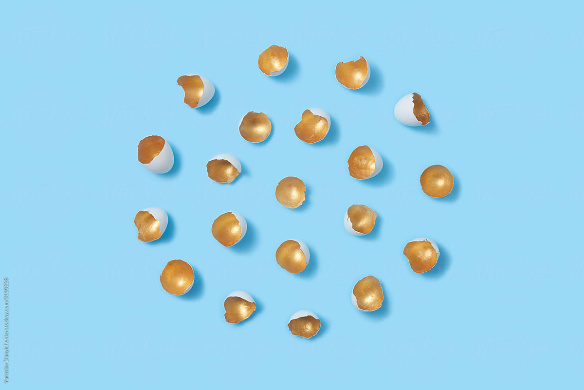 Round pattern from golden eggshell.