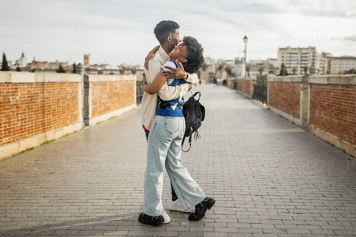 young black couple hugging in the city
