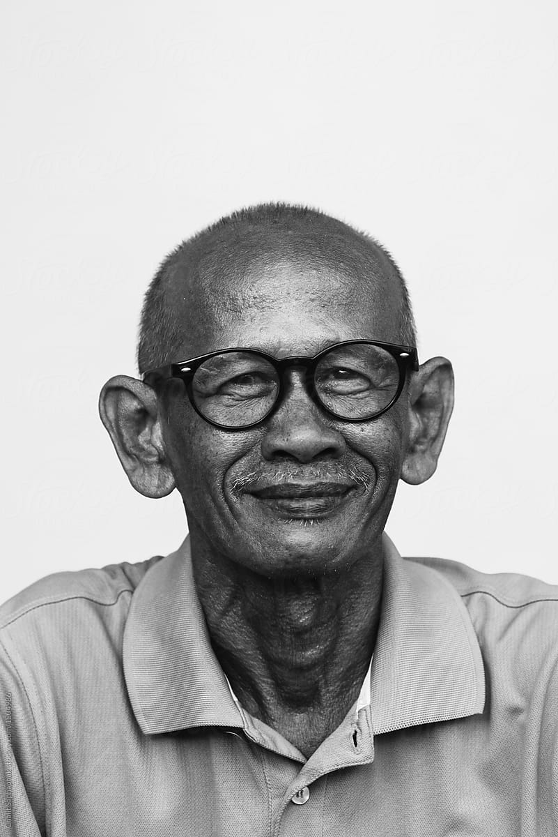 Portrait of Asian man wearing glasses