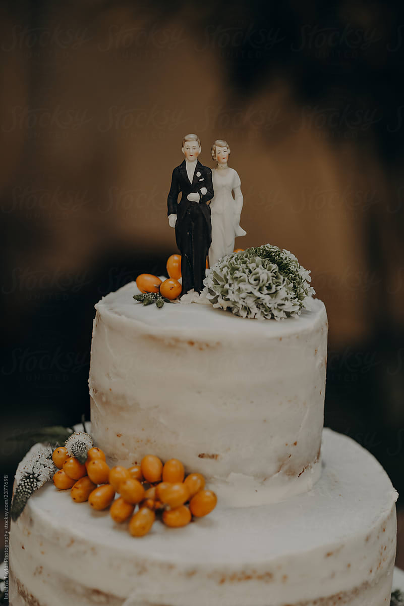 Wedding Cake with vintage cake topper