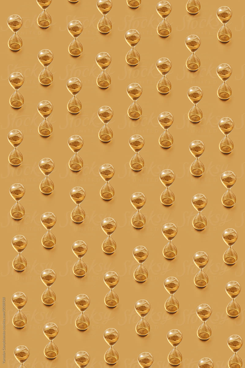 Vertical golden sandglass pattern.