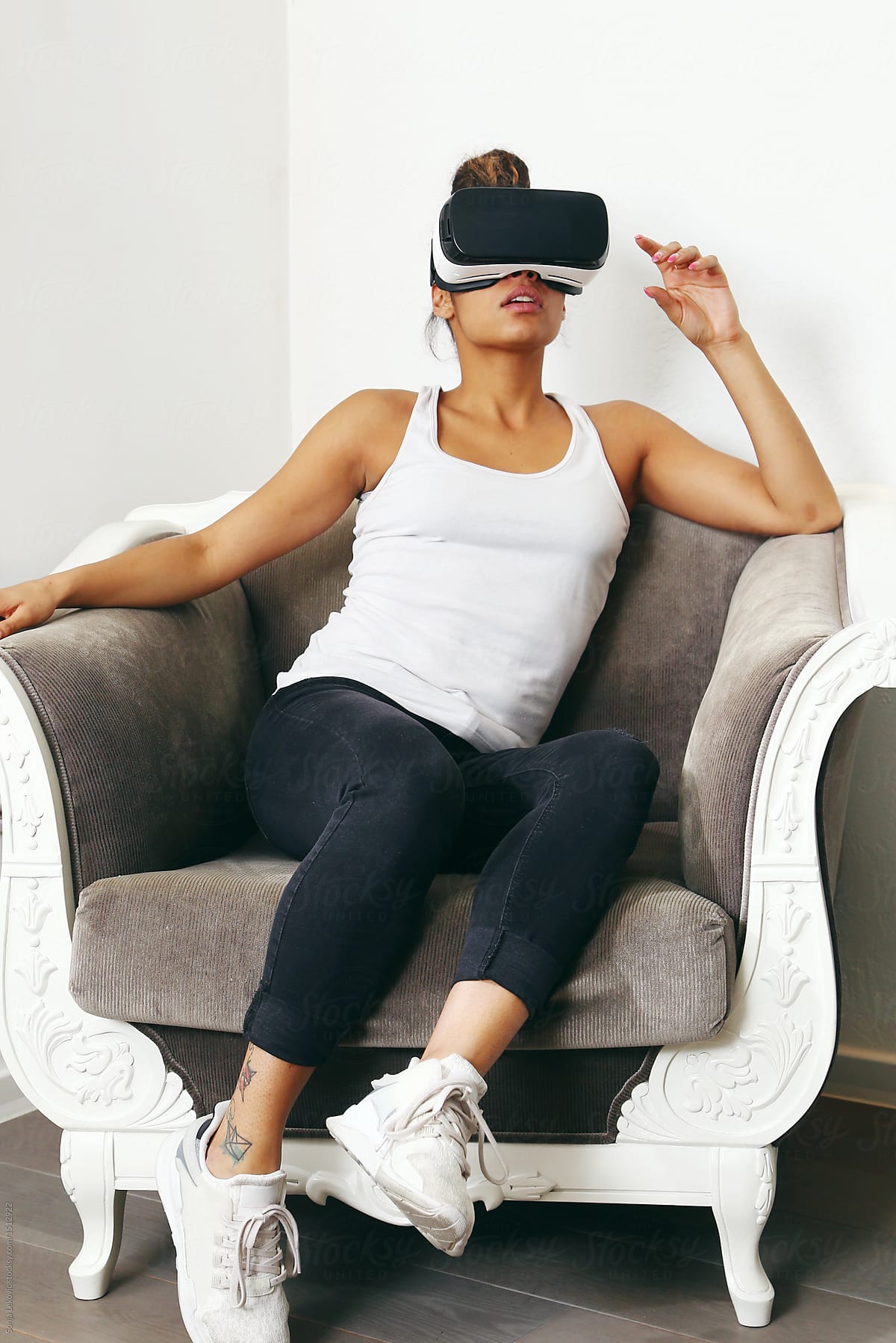 woman on the sofa with virtual reality kit