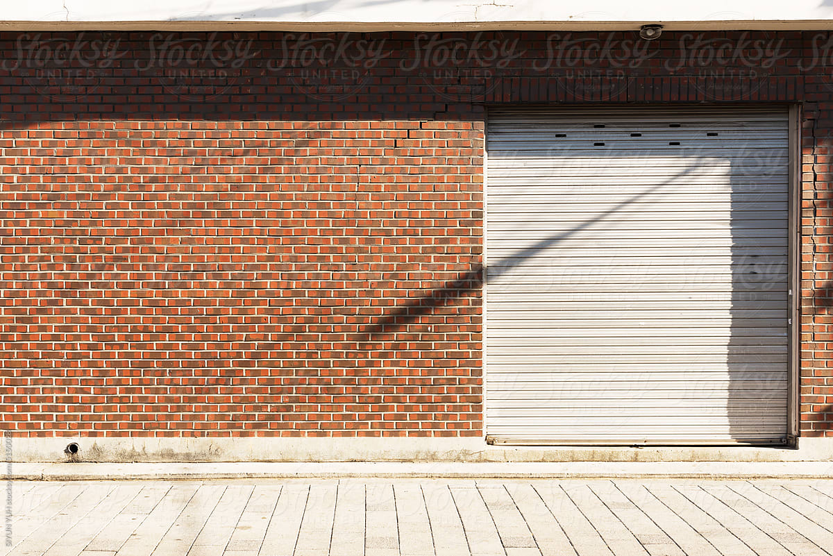 Brick house with warehouse in Seoul city