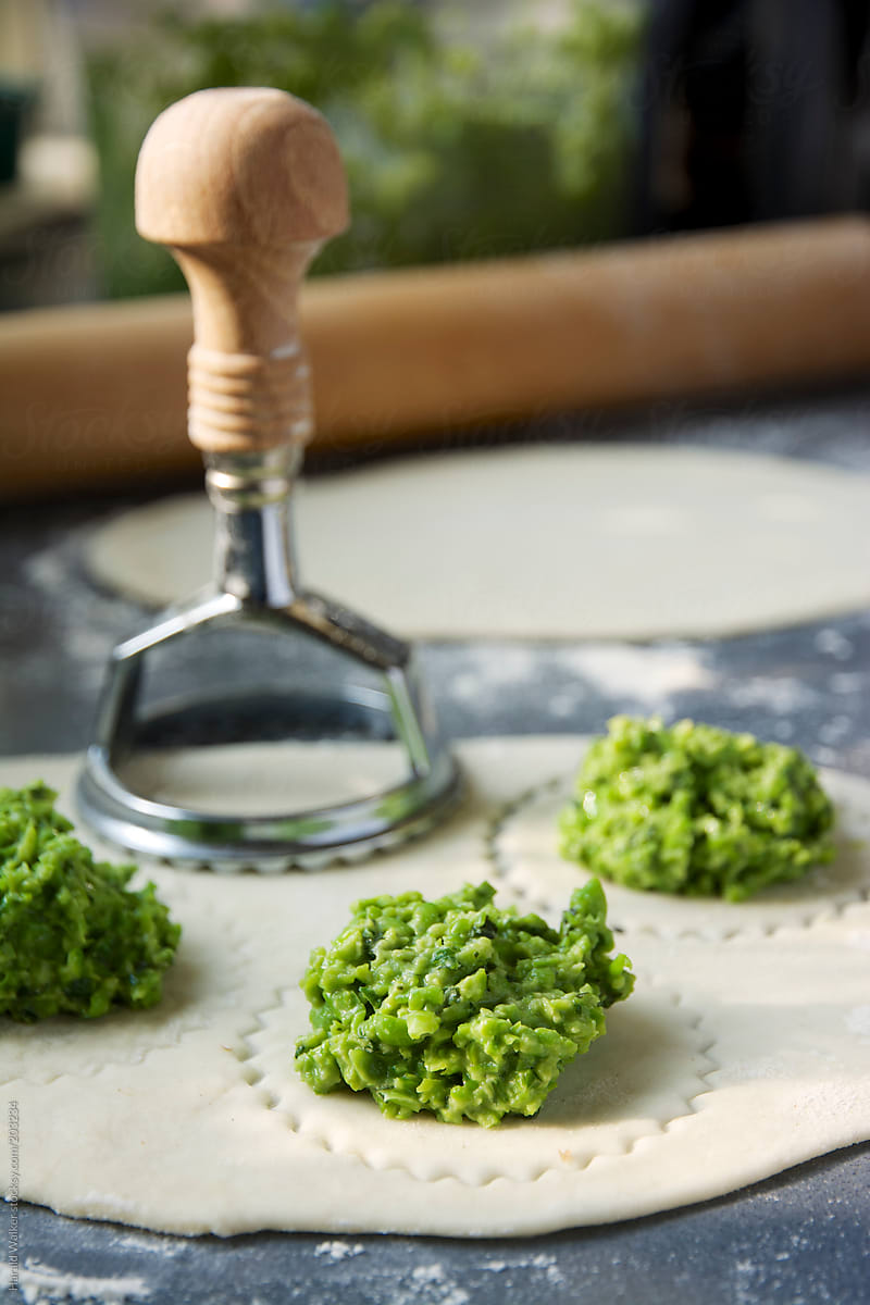 Making pea ravioli