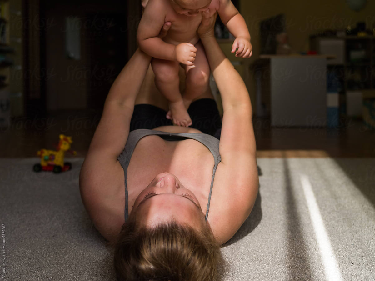 mom  workout with baby