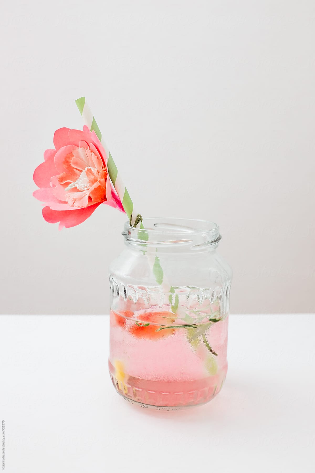 Ice Tea Jar wit Paper Flower Decoration