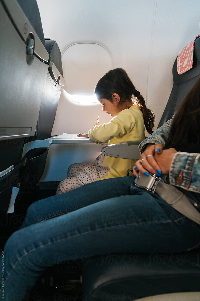 Kid drawing in aircraft during flight