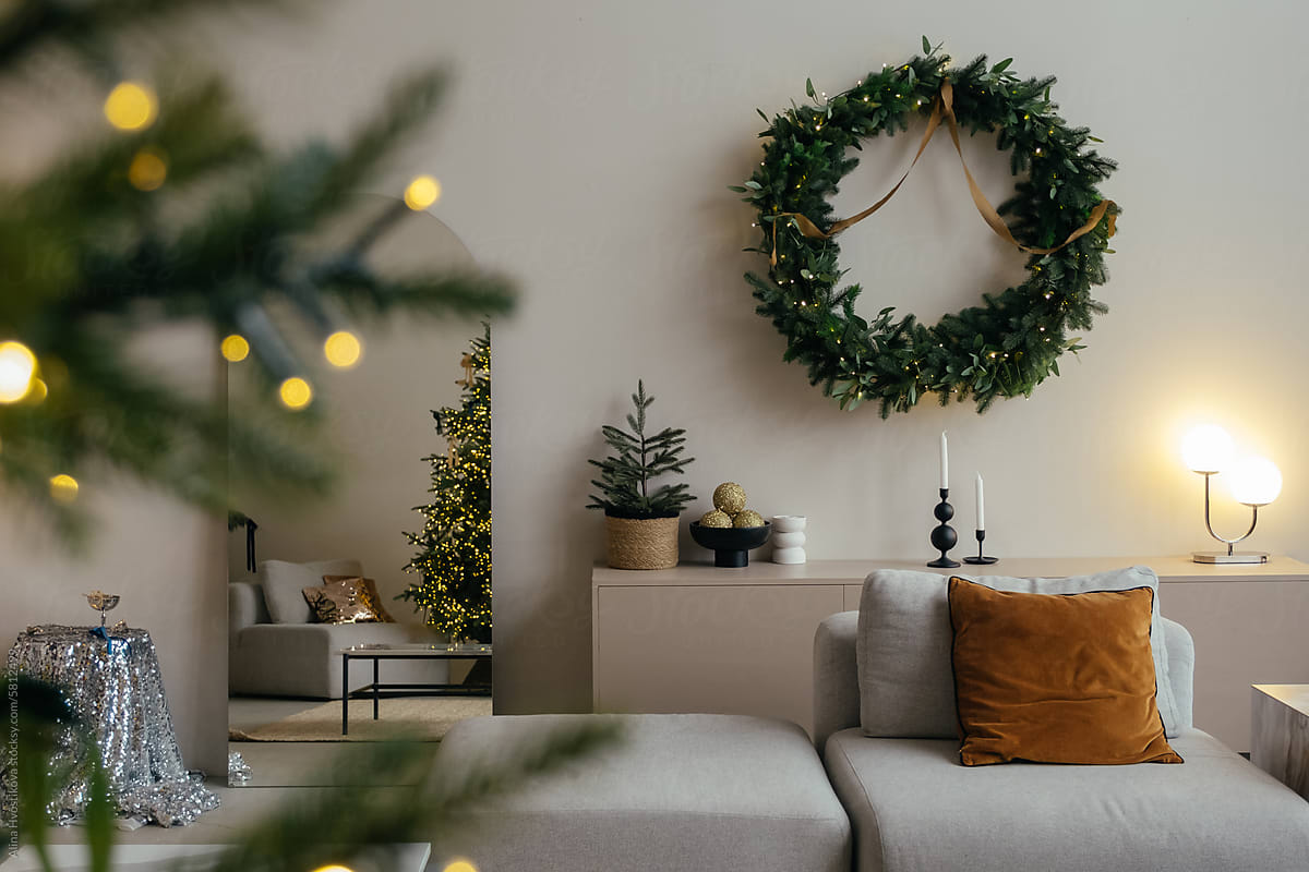 Living room decorated with Christmas wreath