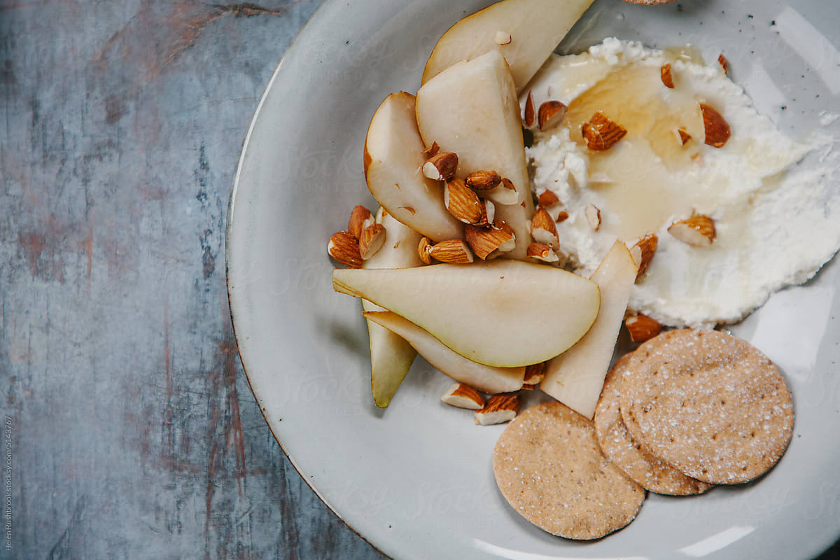 Crackers, pears, almonds and labneh