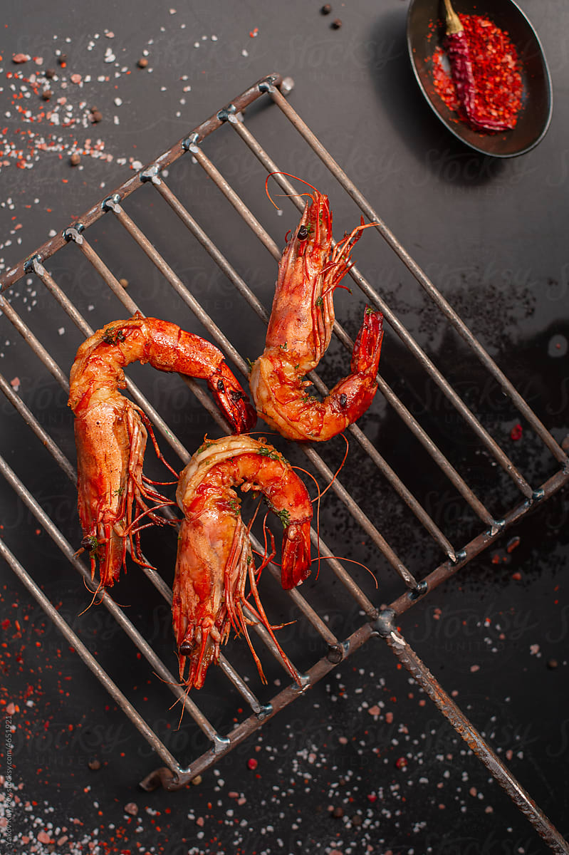 jumbo shrimps grilled at bbq