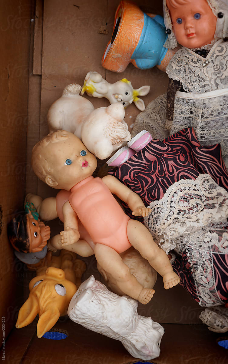 old dolls for sale on a market